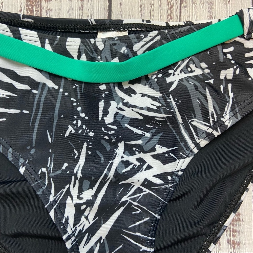 Fabletics Allison Cheeky Bikini Bottoms. Size L - Picture 8 of 8
